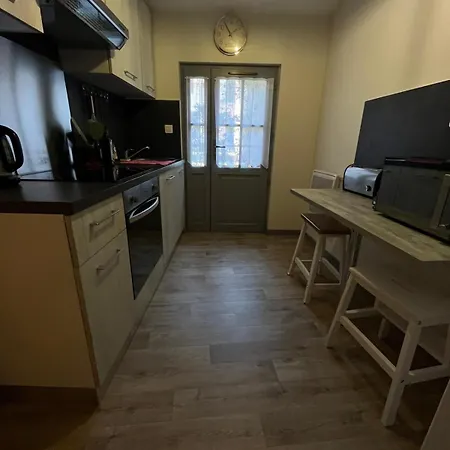 Une Maisonnette A Hérisson